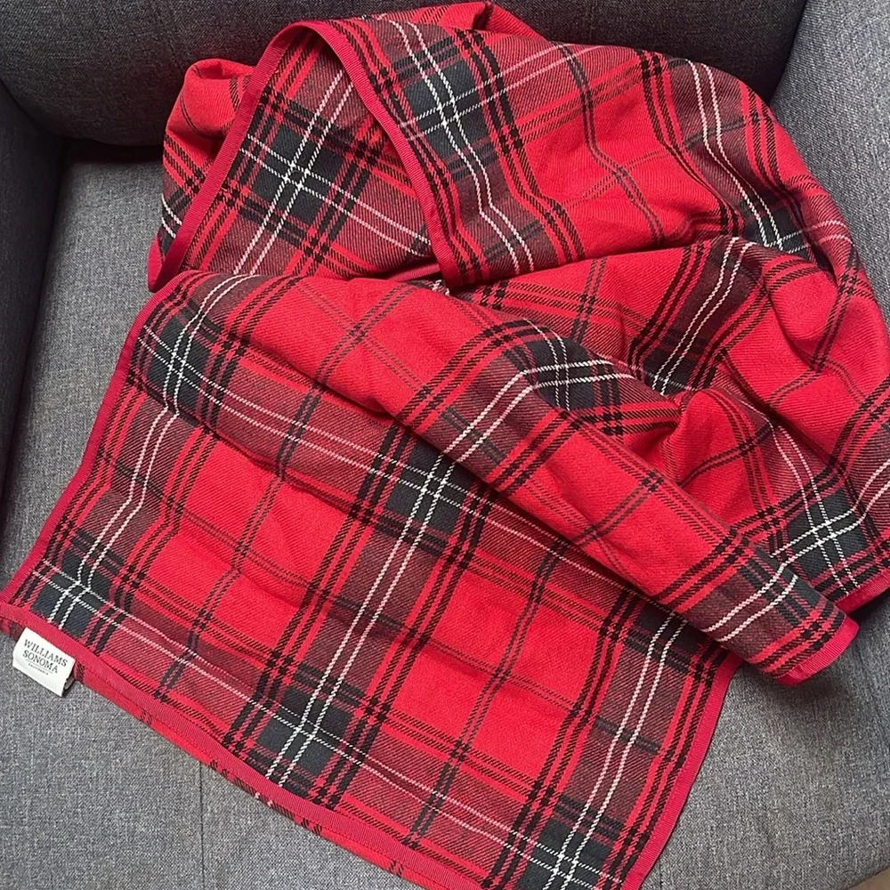Williams Sonoma Classic Tartan Christmas Table Runner